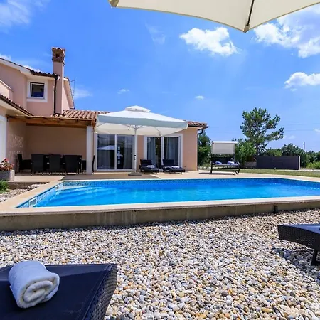 Davide With Private Pool 빌라 *