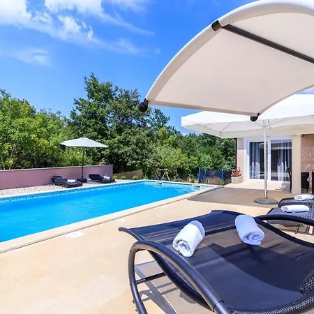 Davide With Private Pool